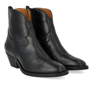 Cowboy boot with stitching details