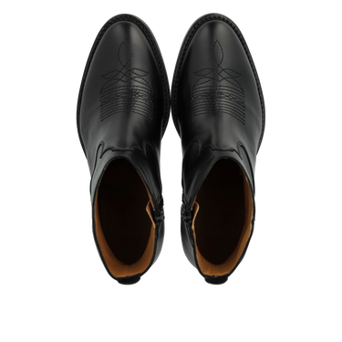 Cowboy boot with stitching details