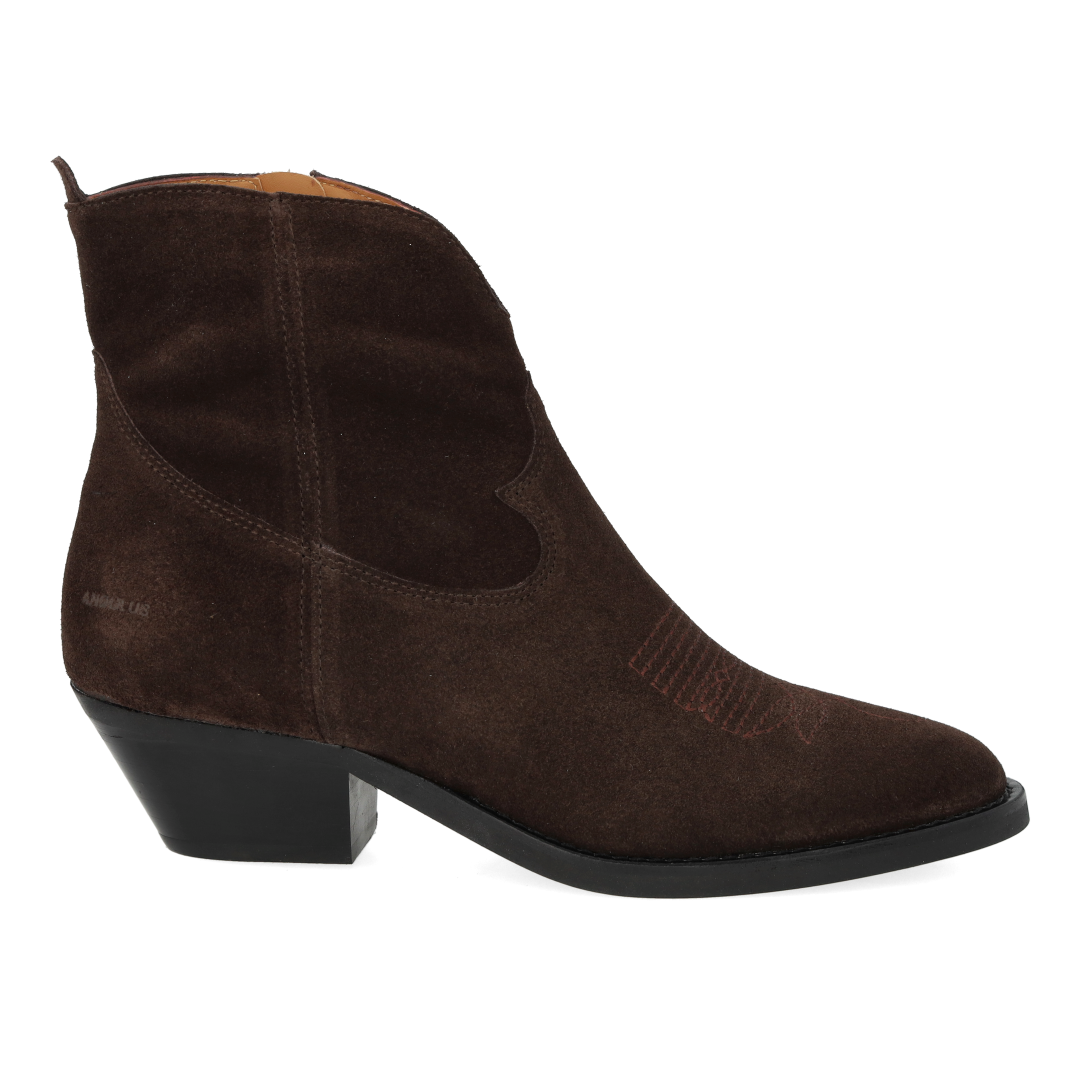 Cowboy boot with stitched detailing
