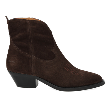 Cowboy boot with stitching details