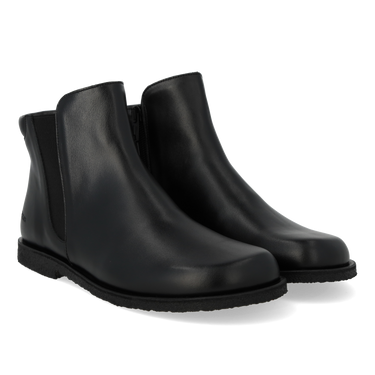 Low shaft boot with a spacious fit