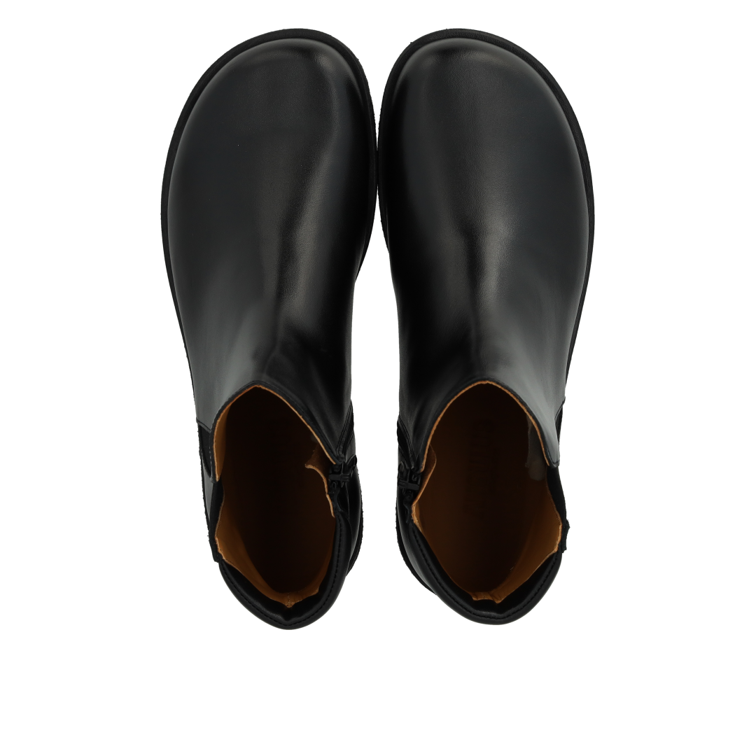 Low-cut boot with wide fit