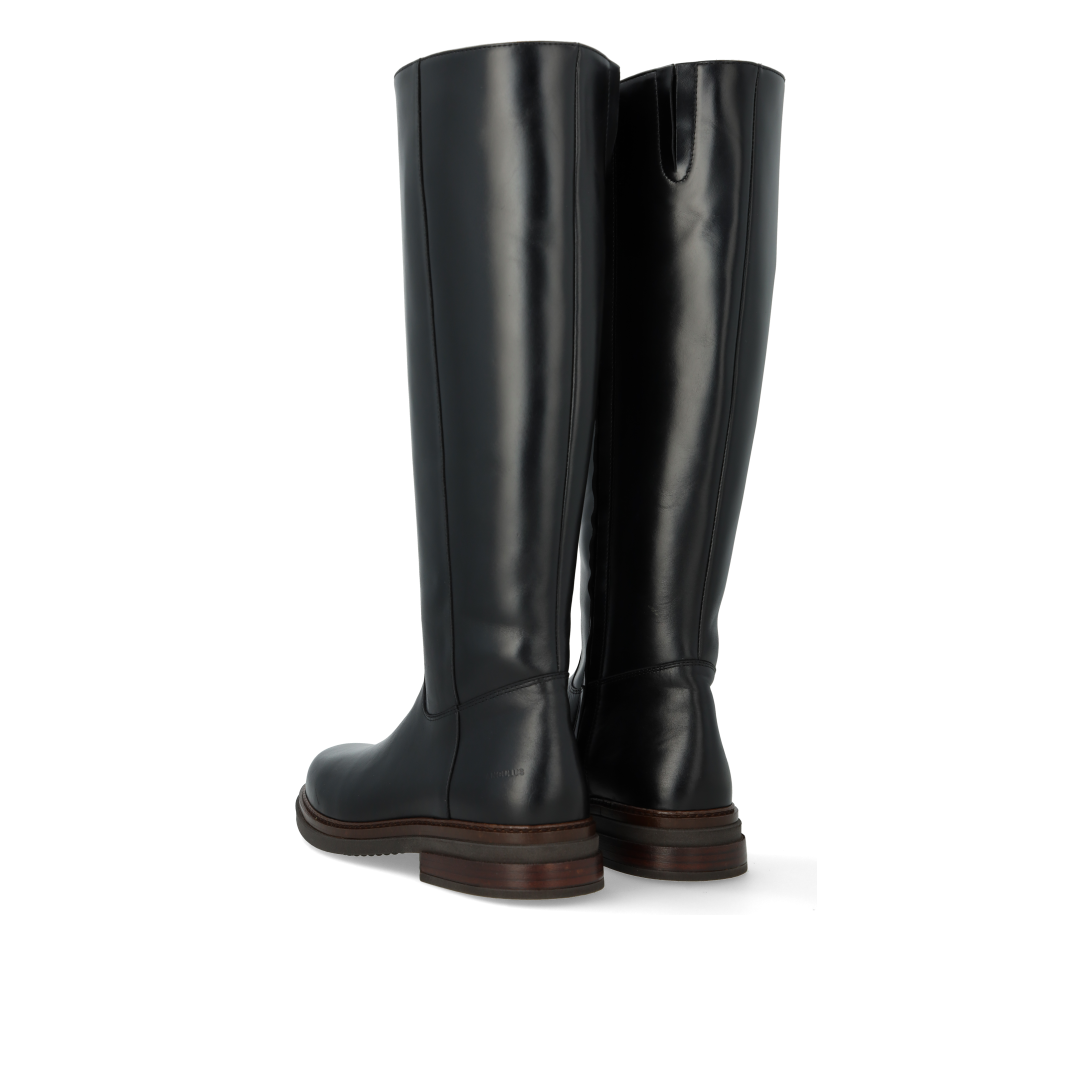 Long shafted boot