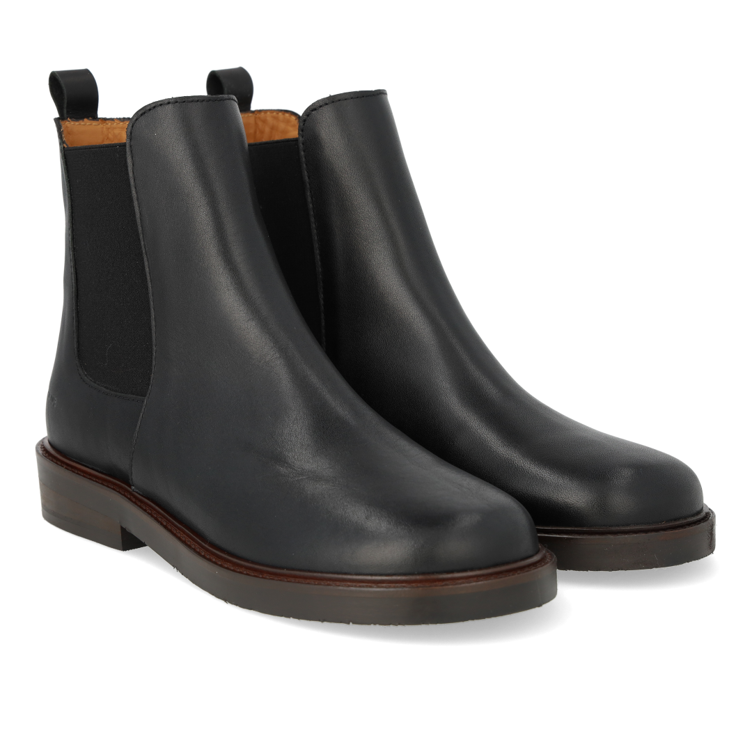 Chelsea boot with extra-wide fit