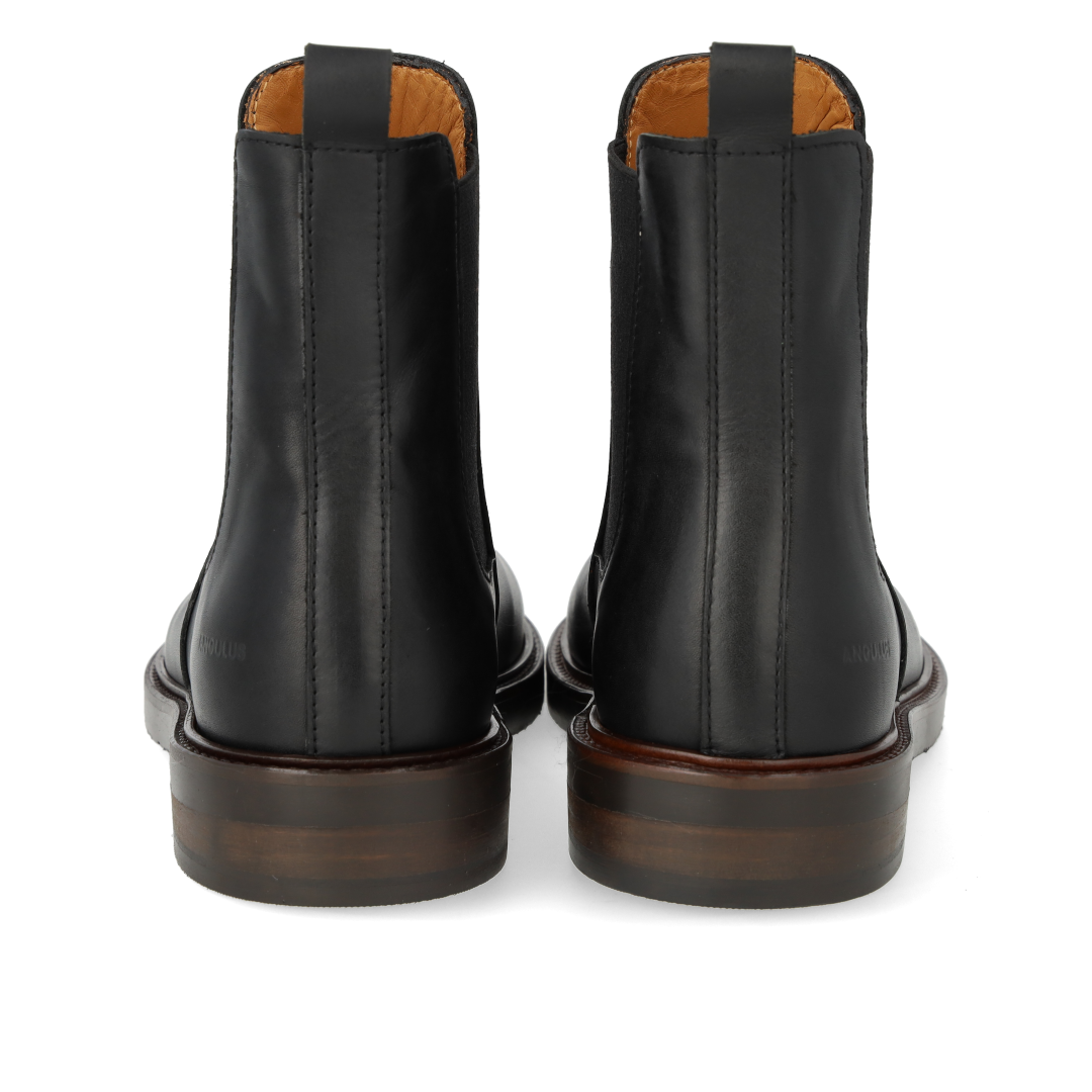 Chelsea boot with extra-wide fit