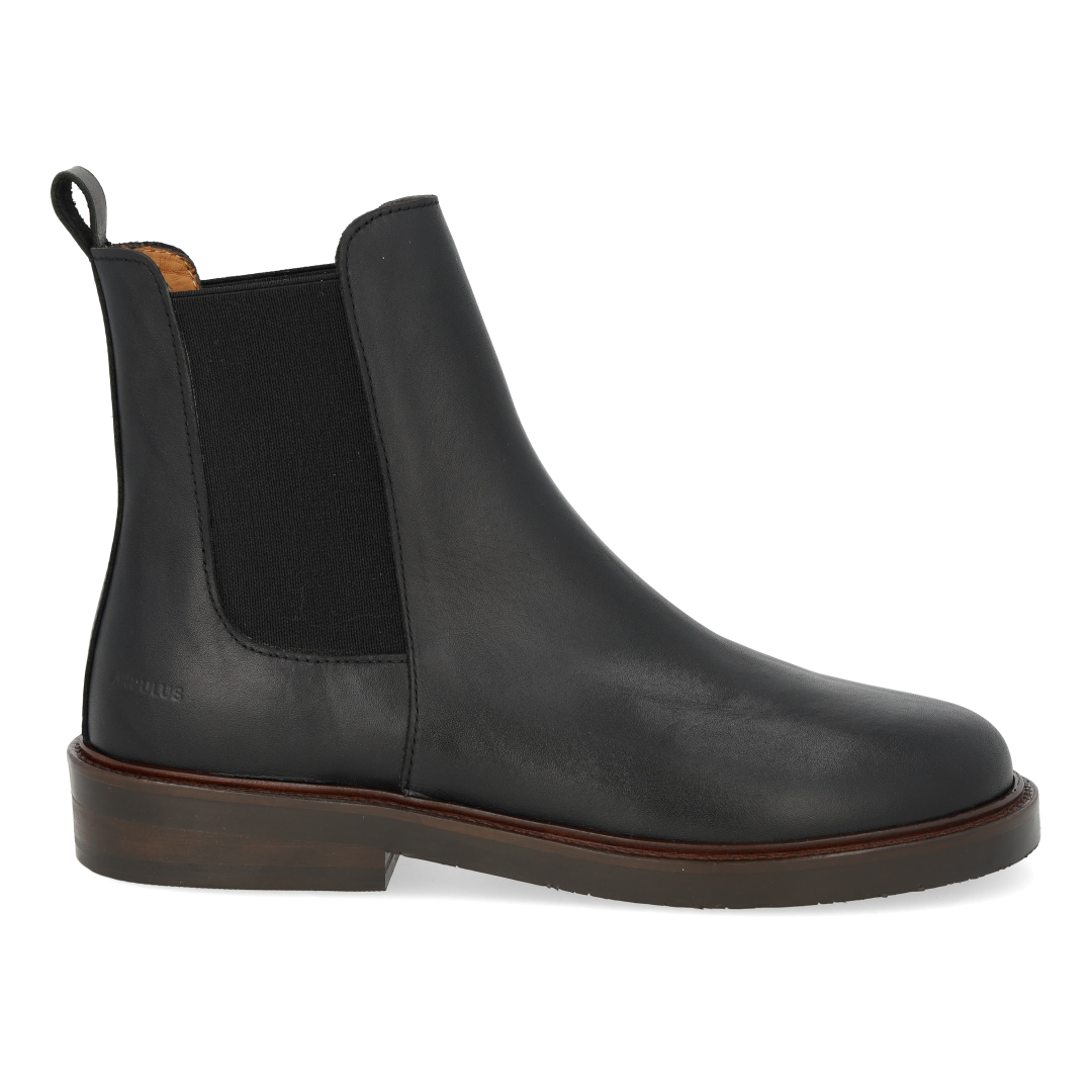 Chelsea boot with extra-wide fit
