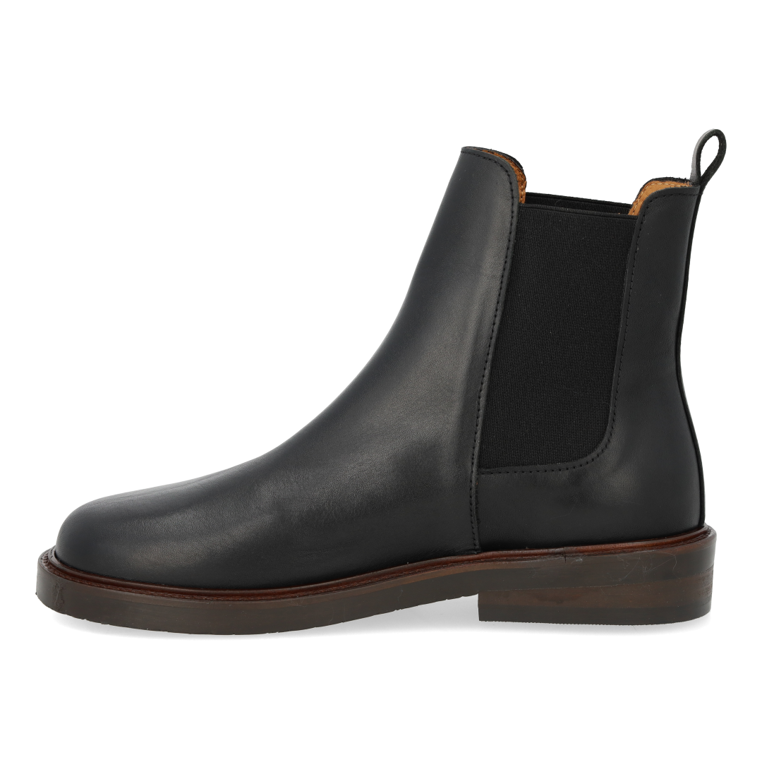 Chelsea boot with extra-wide fit