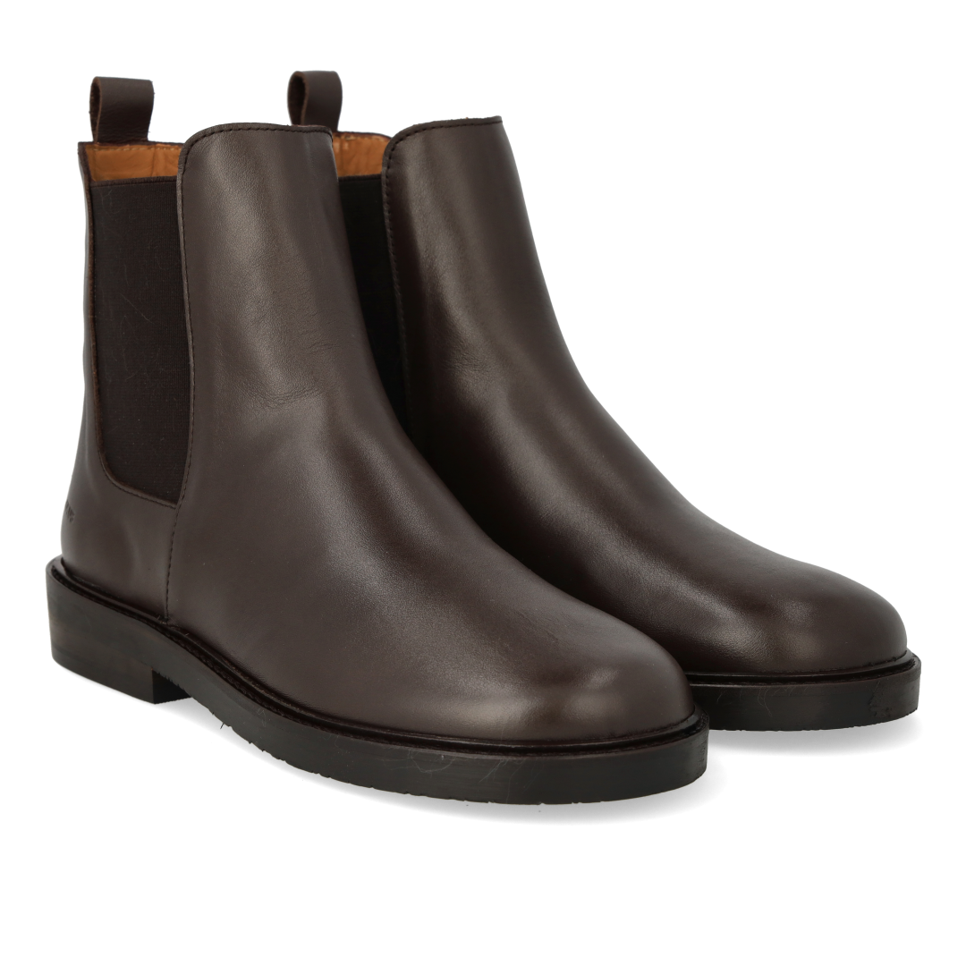 Chelsea boot with extra wide fit