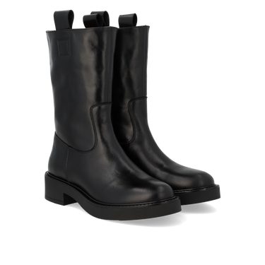 Chunky boot with a medium-high shaft