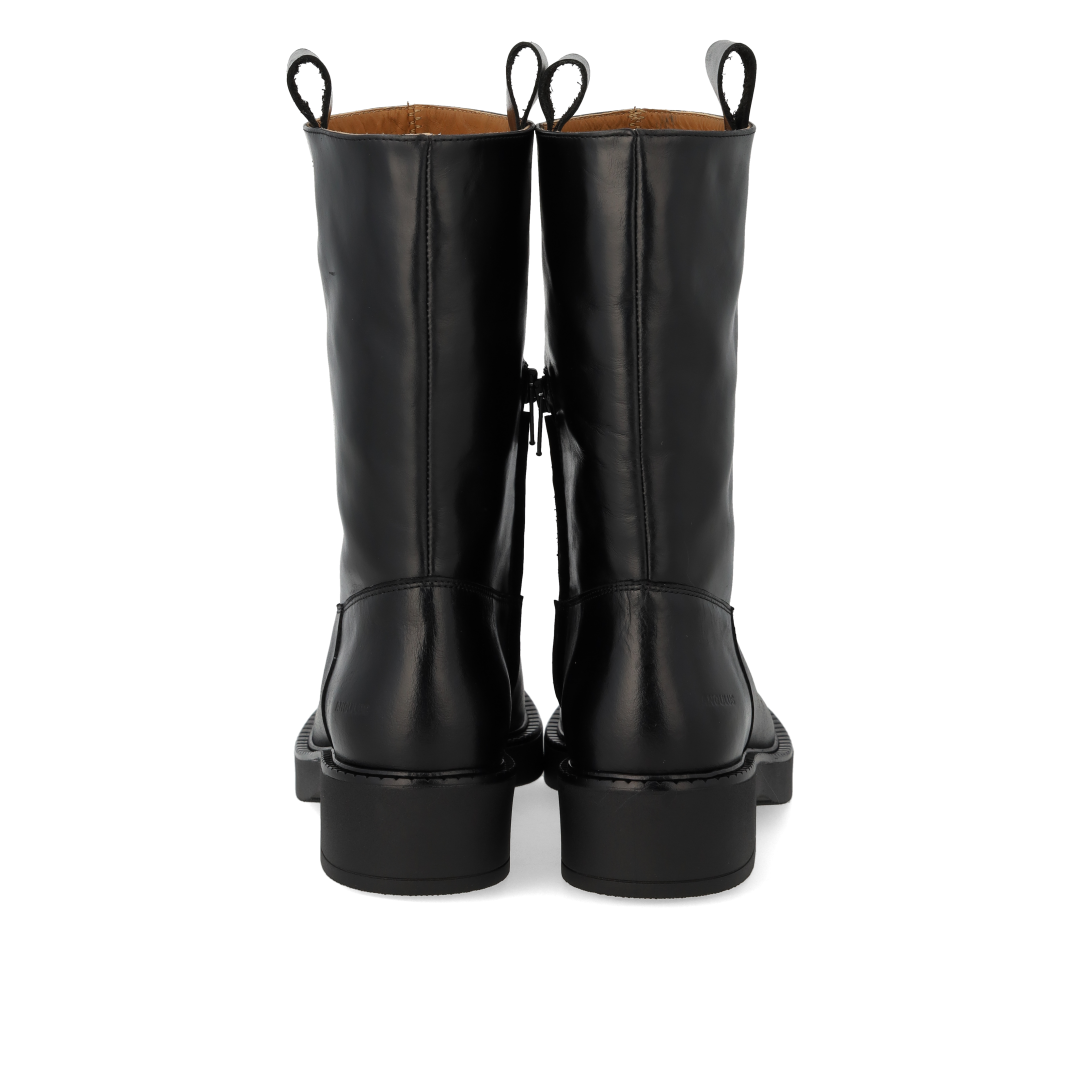 Chunky boot with mid-height shaft