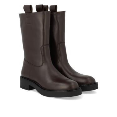 Chunky boot with a medium-high shaft
