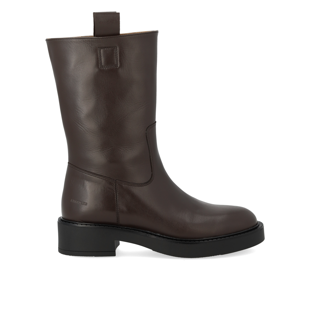 Chunky boot with mid-height shaft