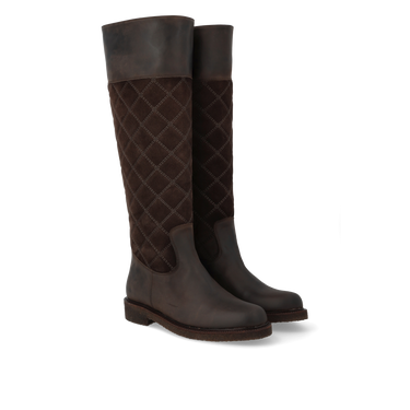 Long shafted boot with quilt detail