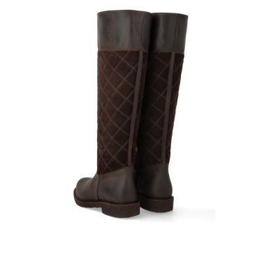 Long shafted boot with quilt detail