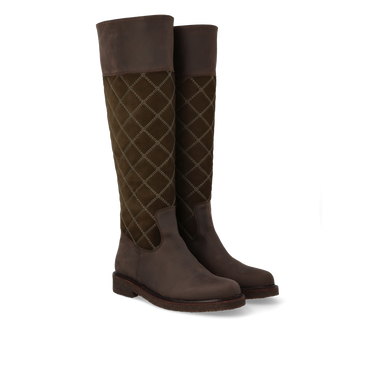 Long shafted boot with quilt detail