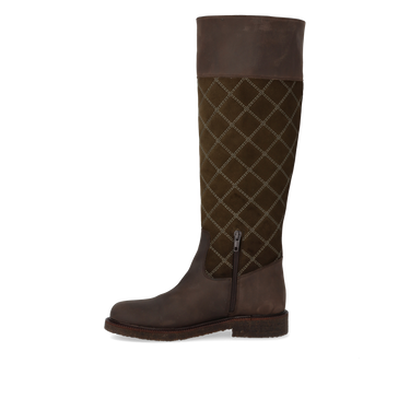 Long shafted boot with quilt detail