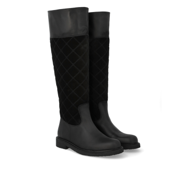 Long shafted boot with quilt detail