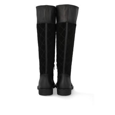 Long shafted boot with quilt detail