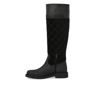 Long shafted boot with quilt detail