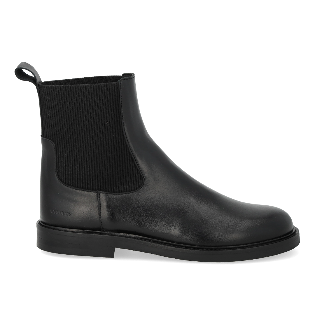 Chelsea boot with wide fit
