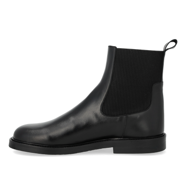 Chelsea boot with a spacious fit