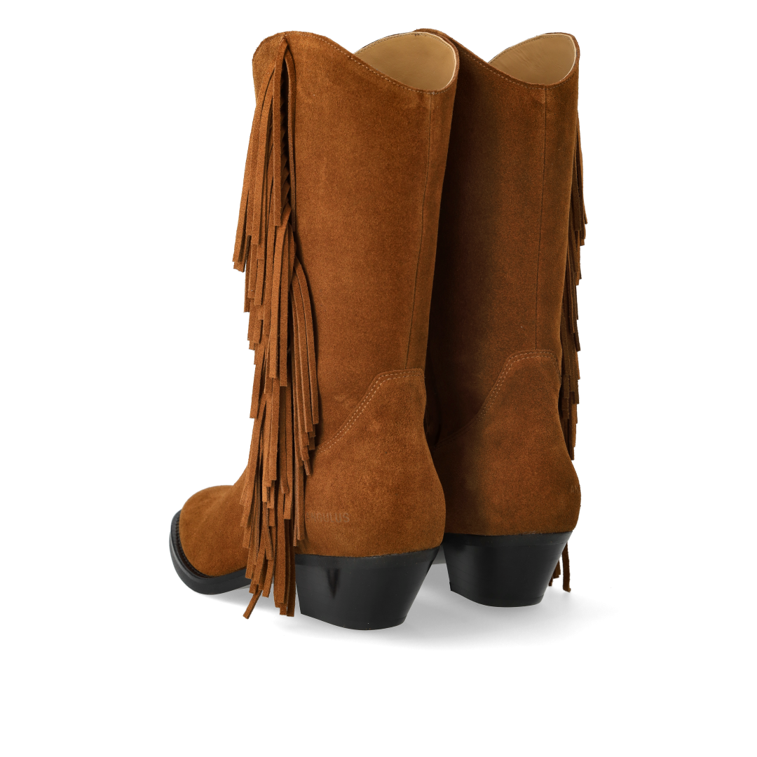 Cowboy boot with curved shaft and fringe