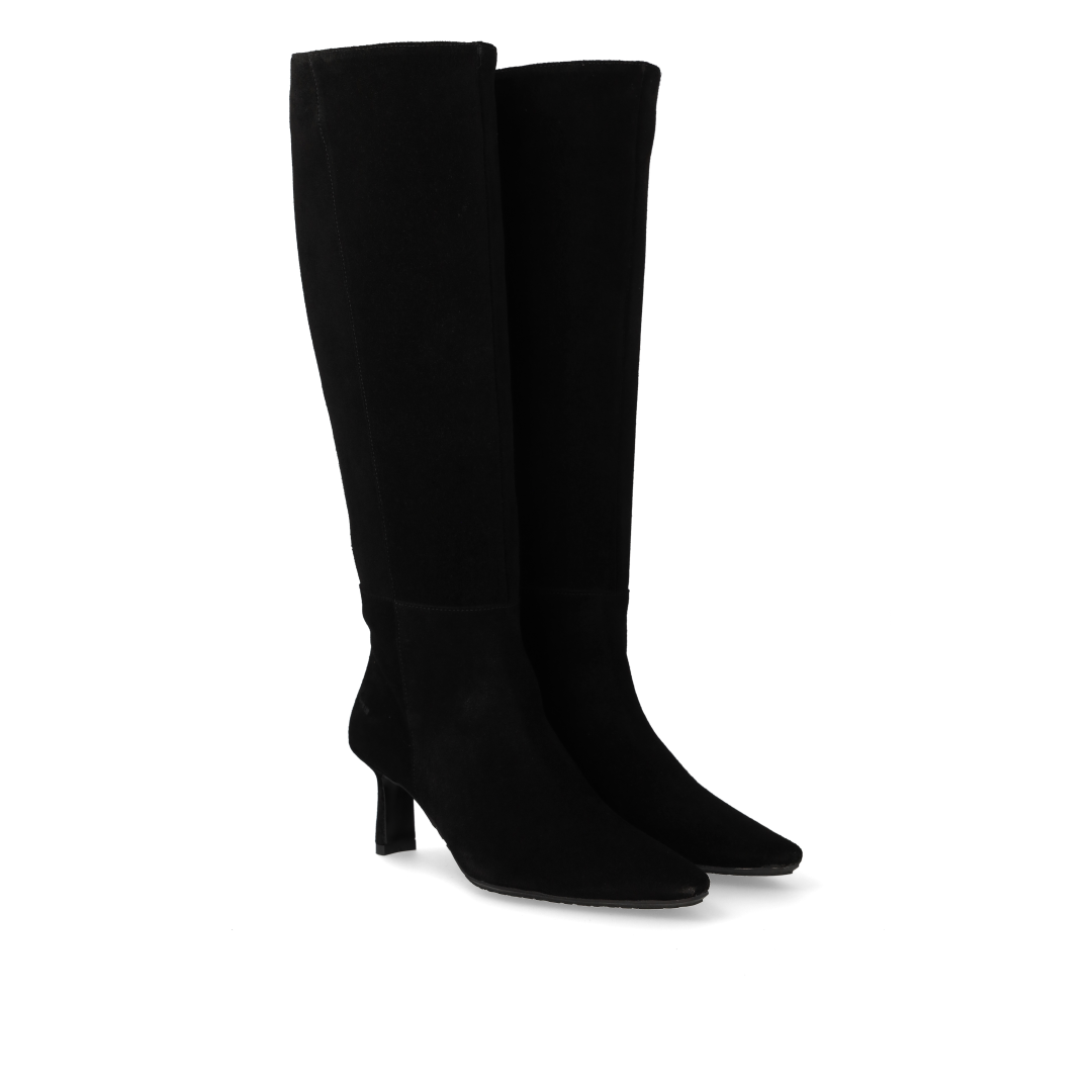 Long shafted boot with heel