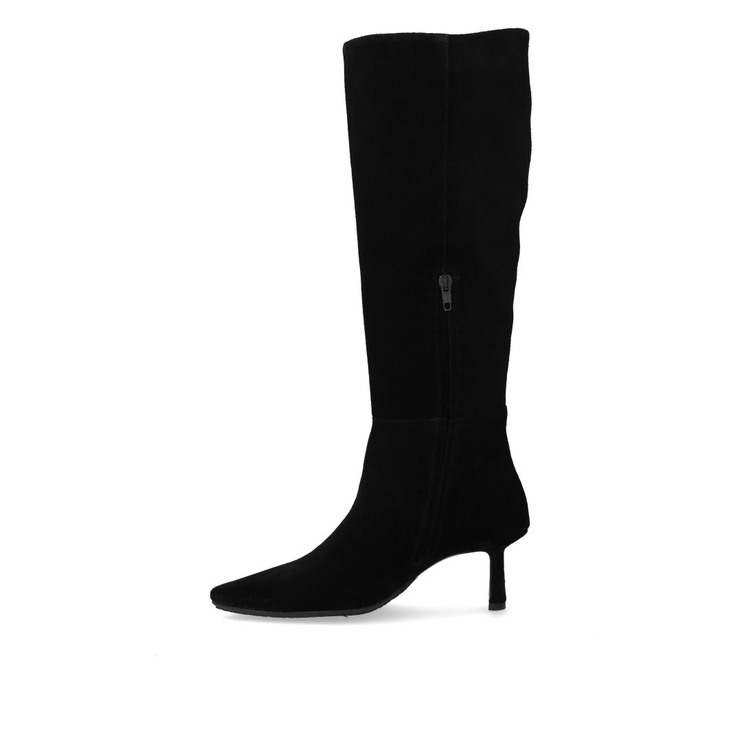 Long shafted boot with heel