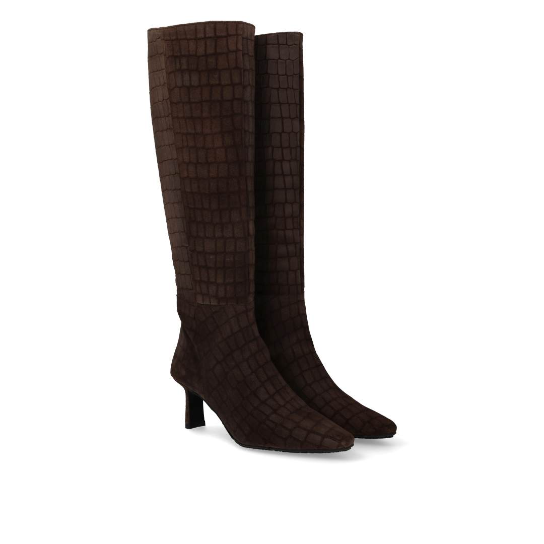 Long shafted boot with heel