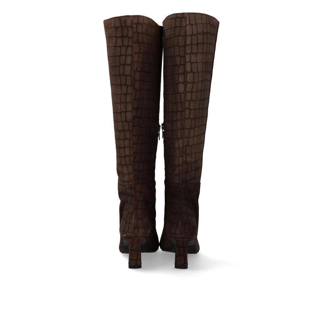 Long shafted boot with heel