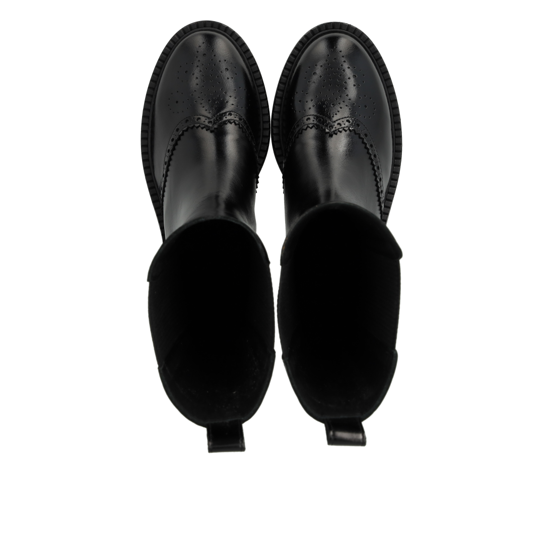 Chelsea boot with brogue perforation