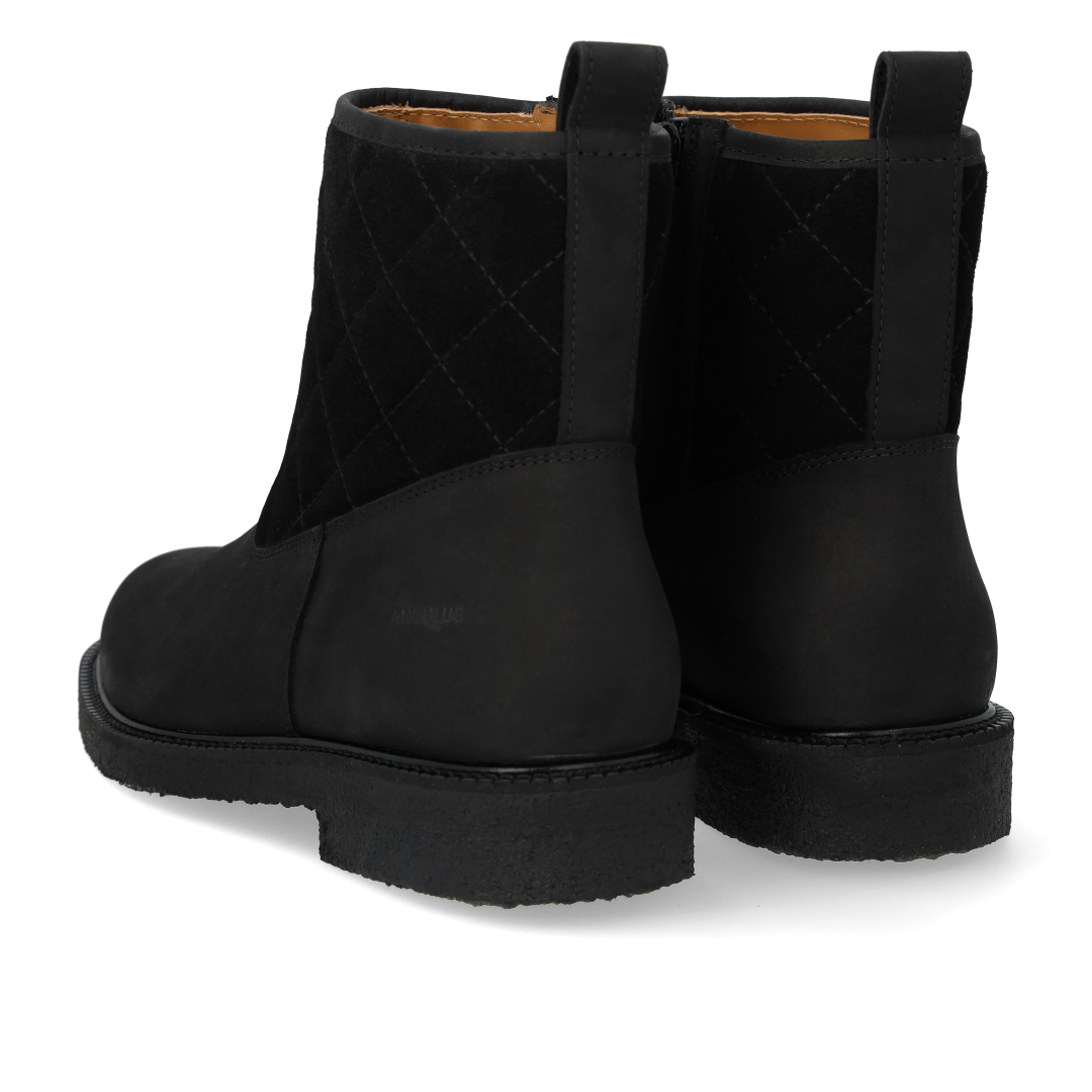 Quilted boot