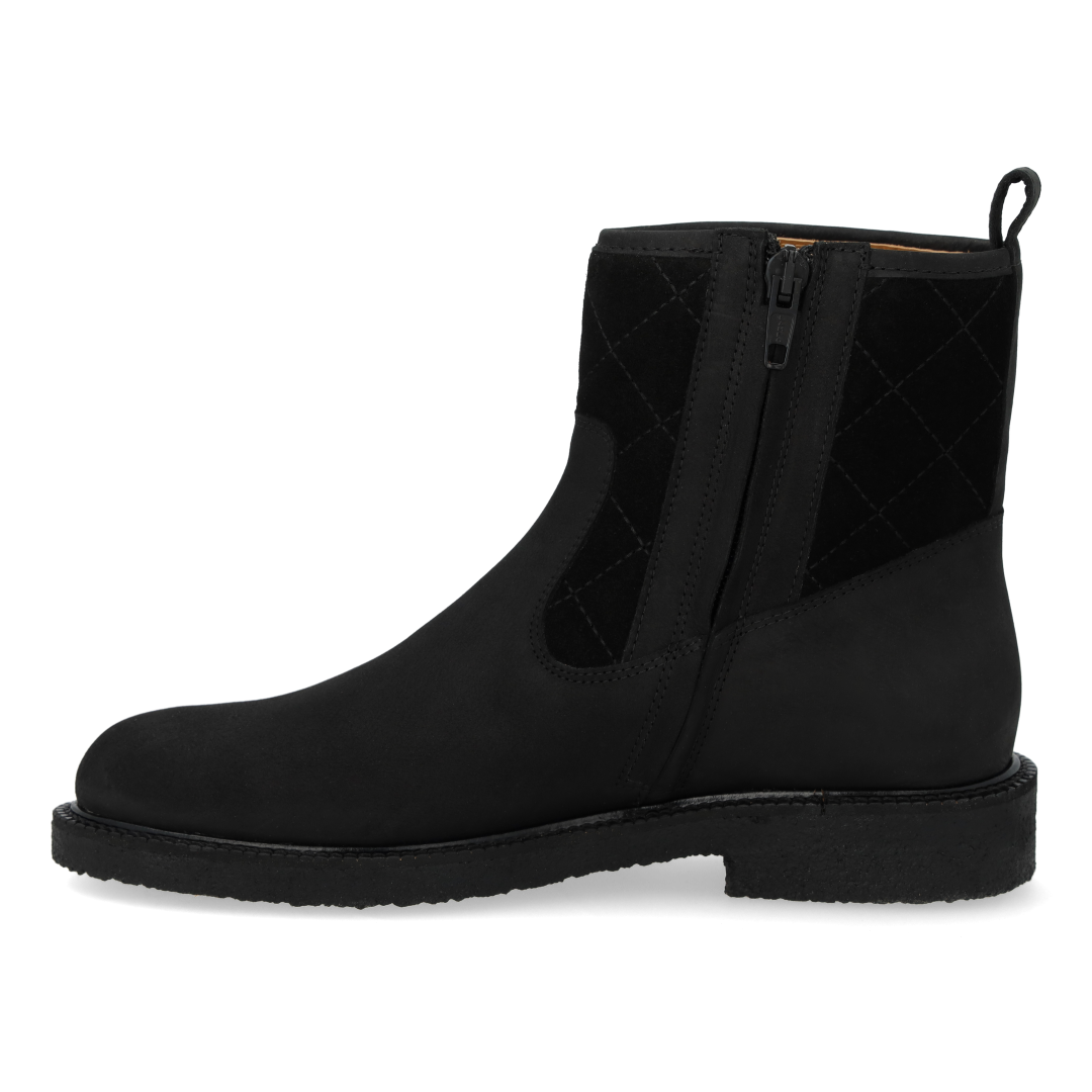 Quilted boot