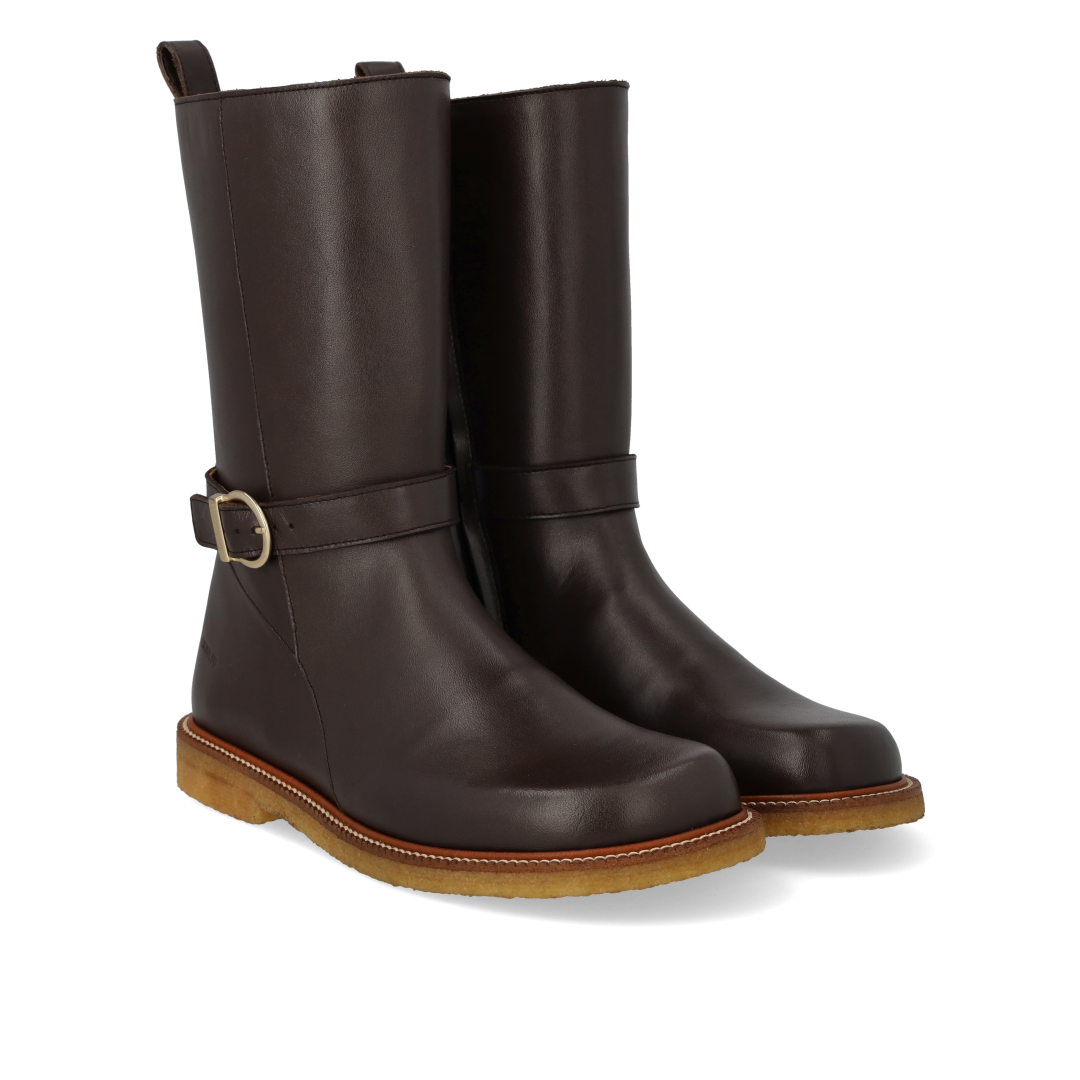 Mid-height boot