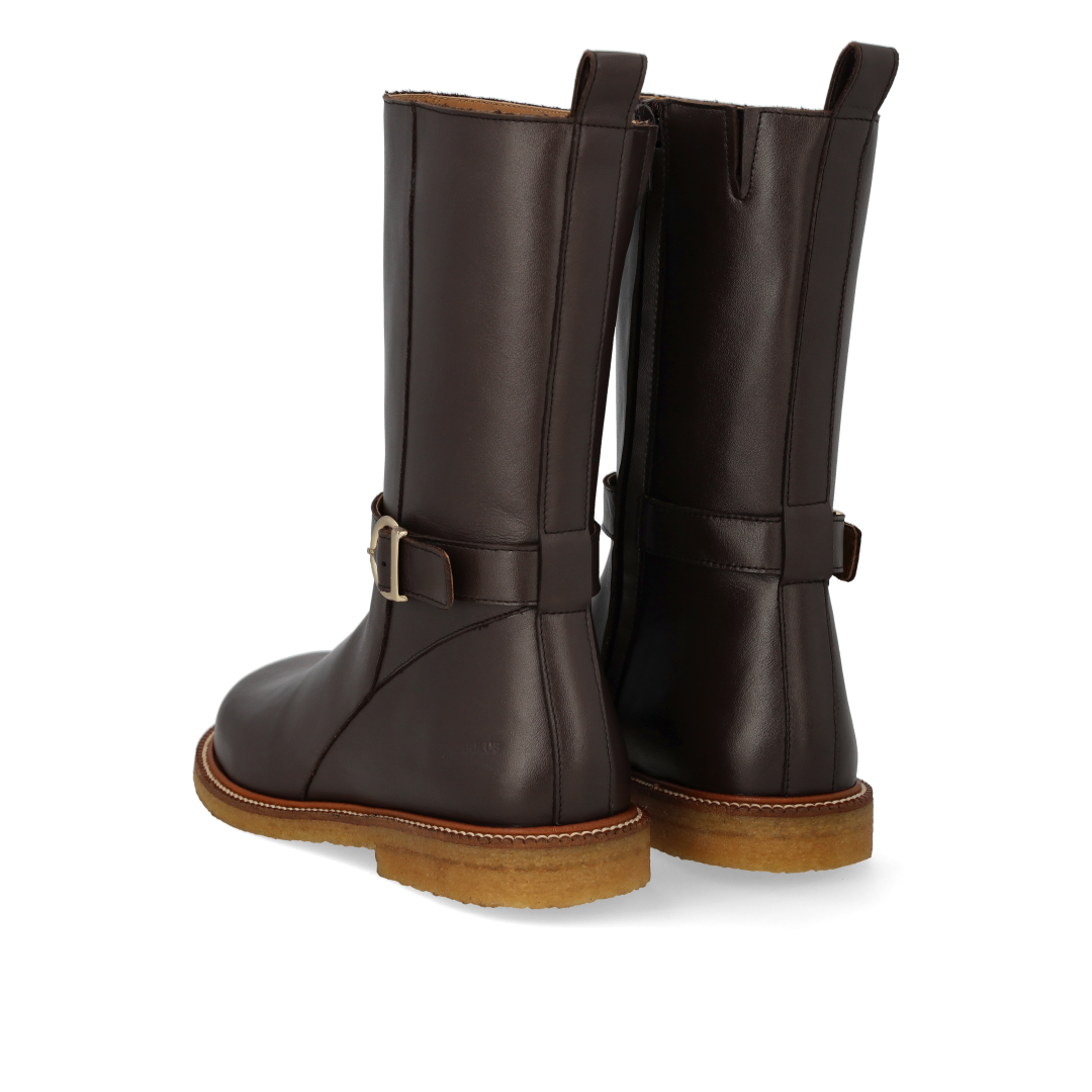 Mid-height boot