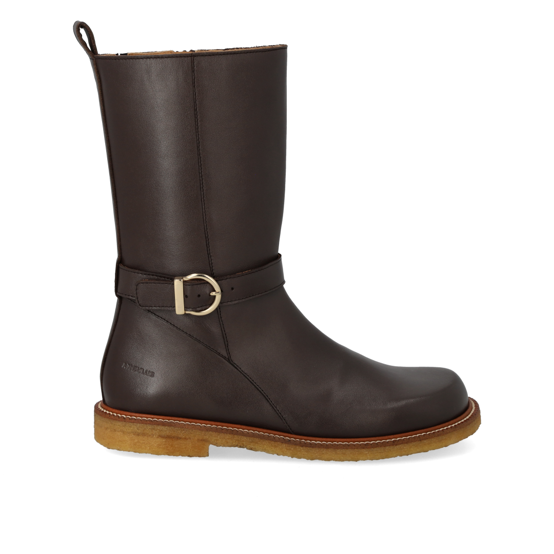 Mid-height boot