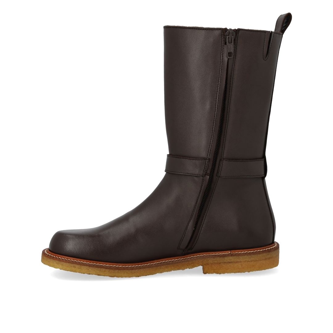 Mid-height boot