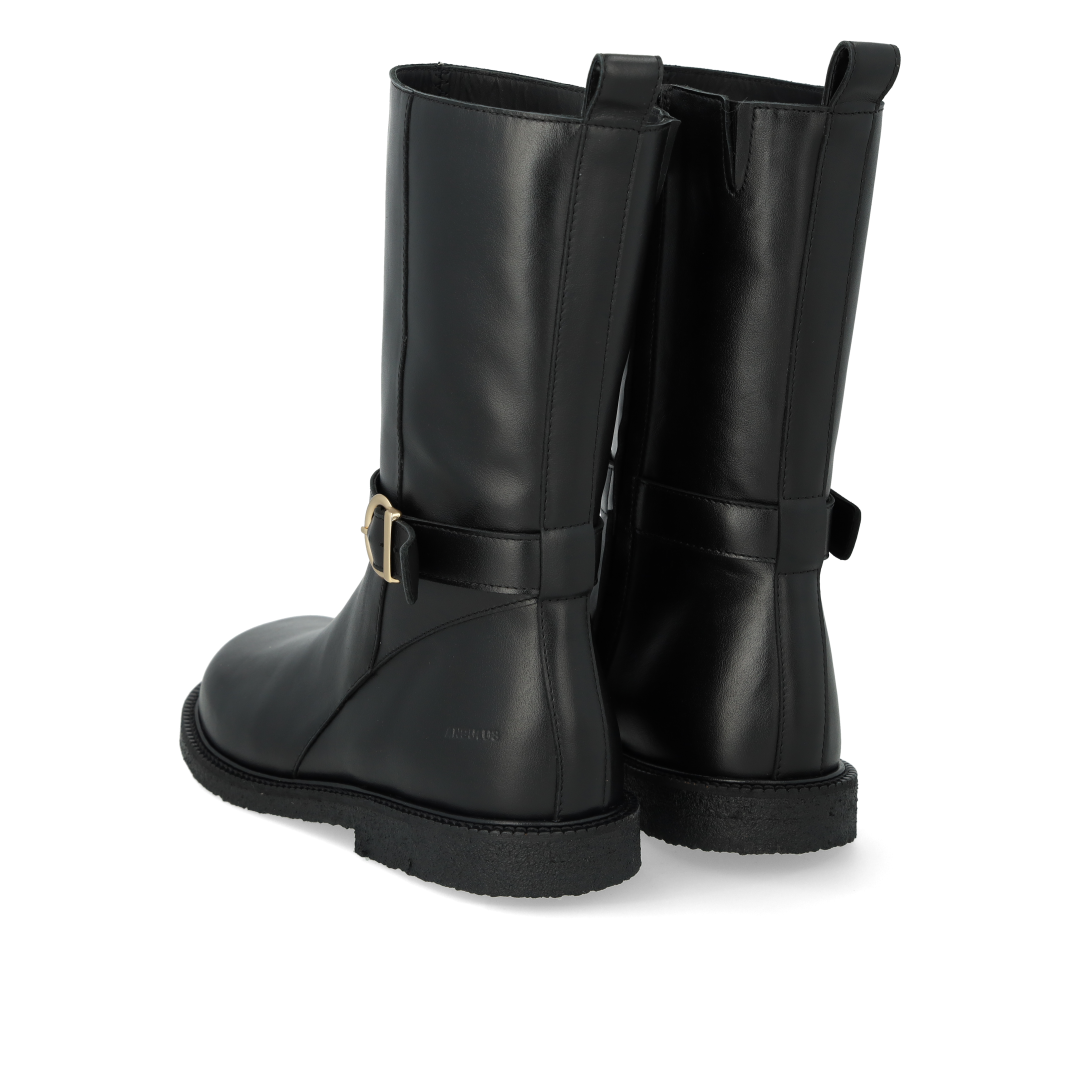 Mid-height boot