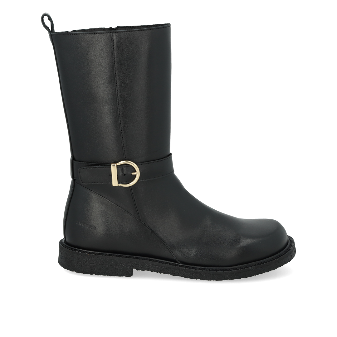 Mid-height boot