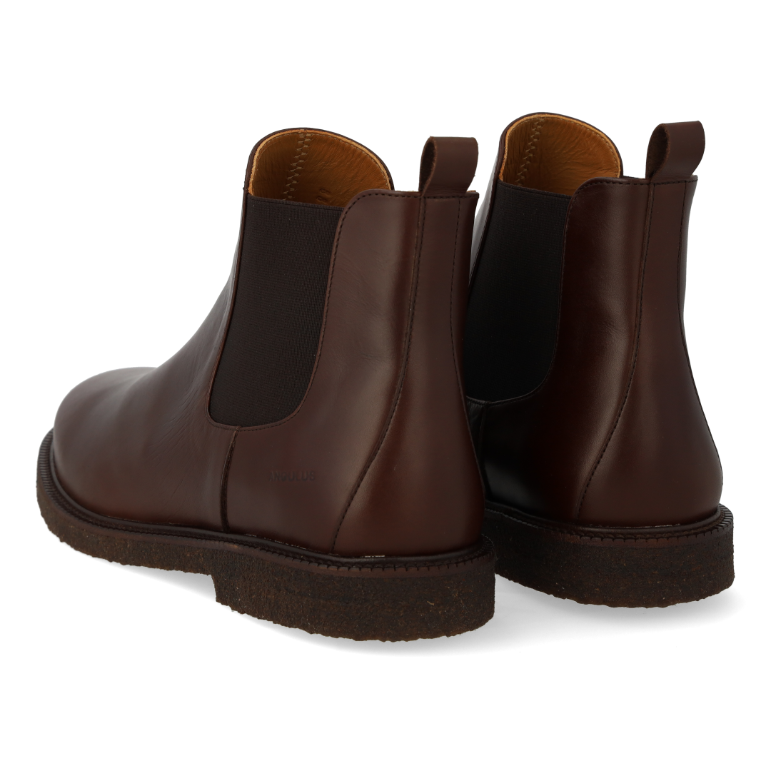 Chelsea boot with elastic