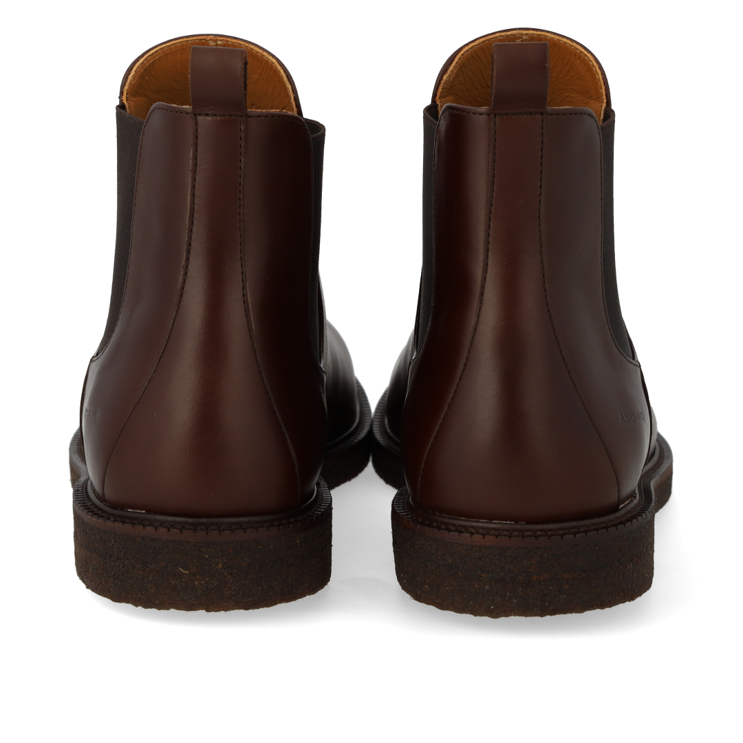 Chelsea boot with elastic