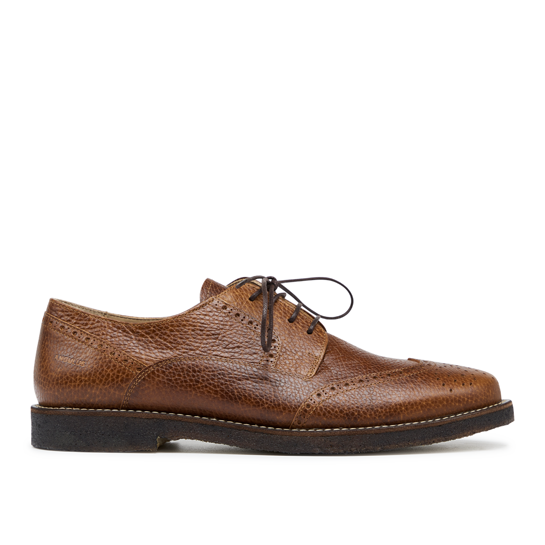 Lace-up shoes with brogue pattern