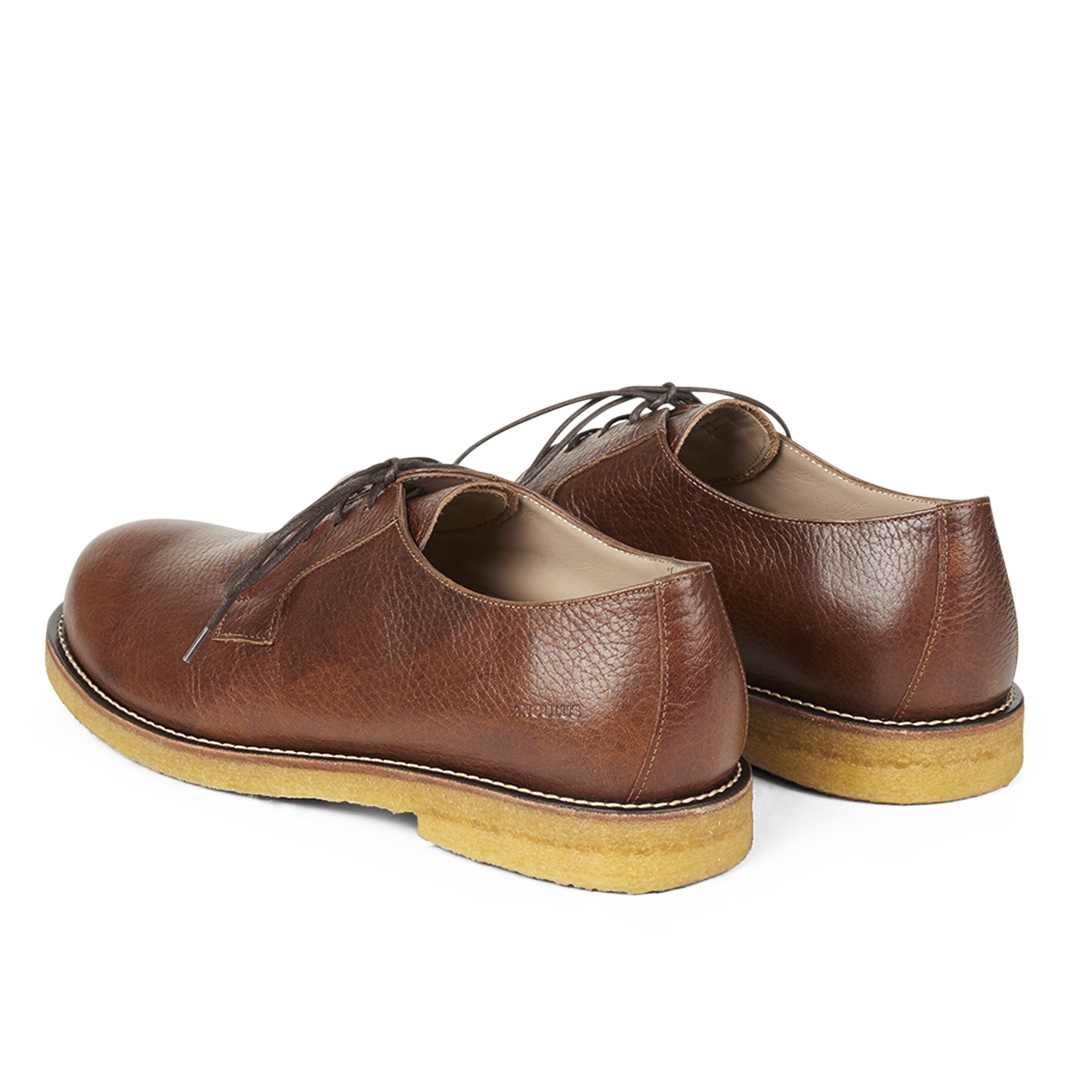 Lace-up shoes