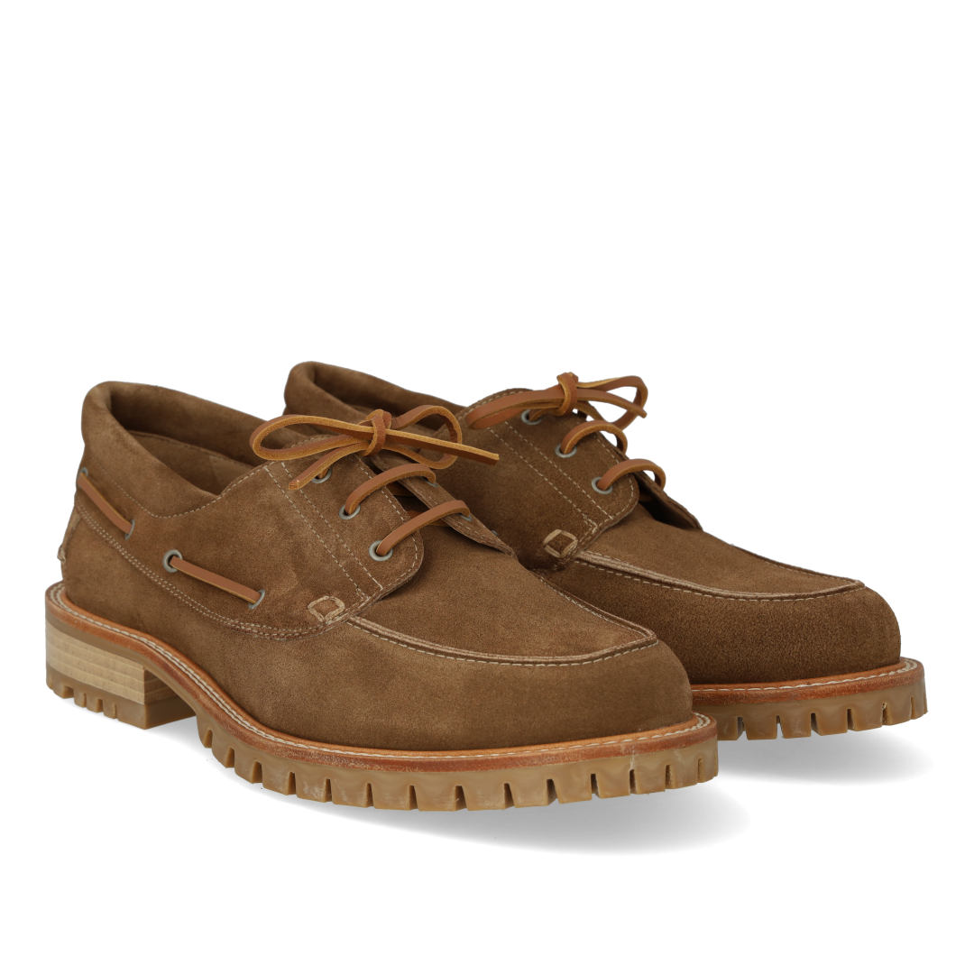 Lace-up shoes