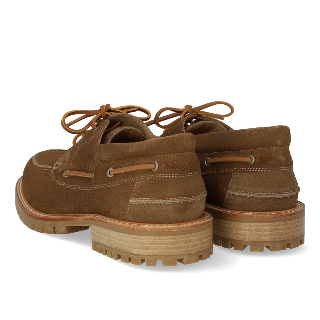 Lace-up shoes