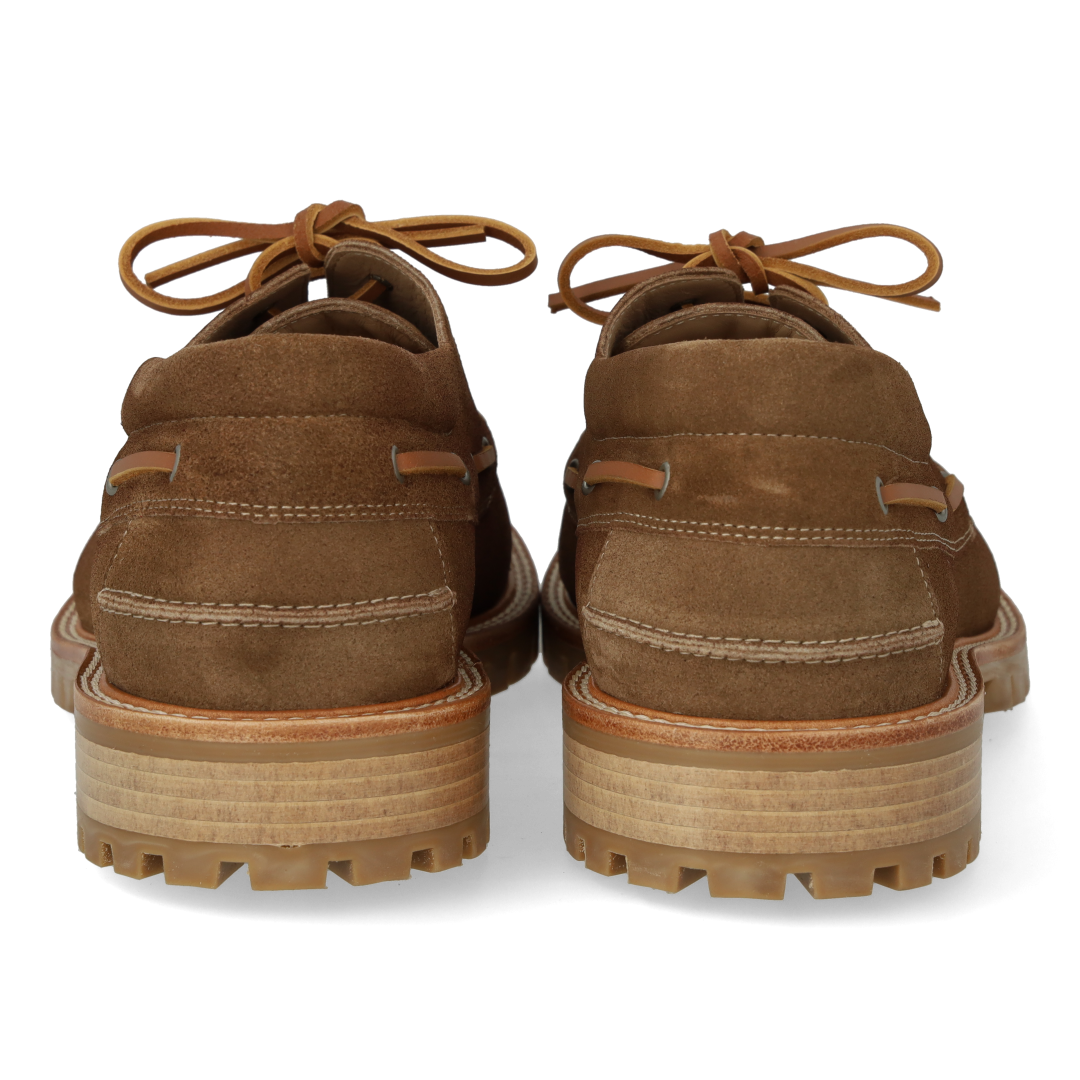 Lace-up shoes