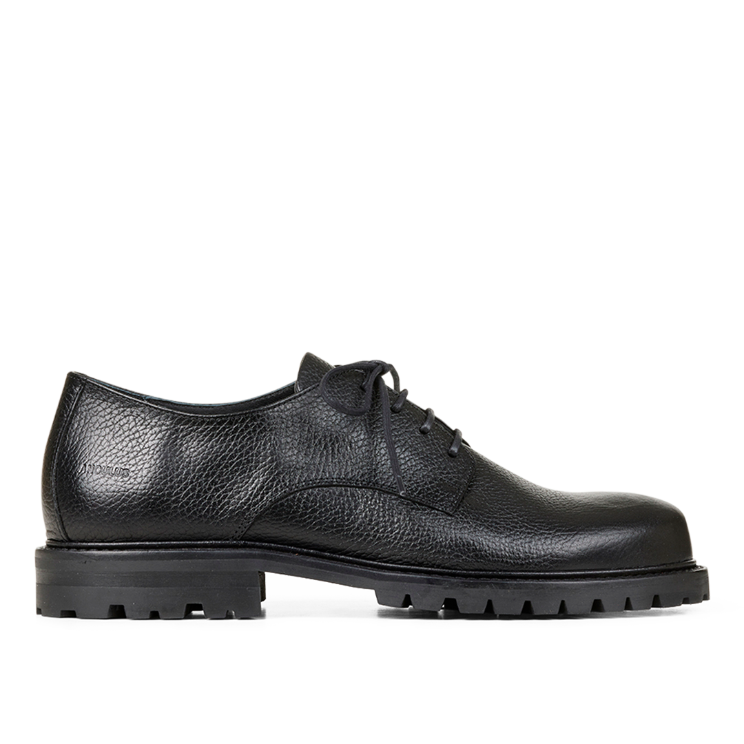 Classic lace-up shoes
