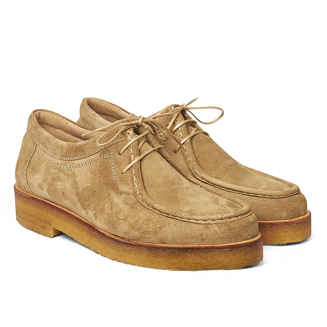Casual lace-up shoes