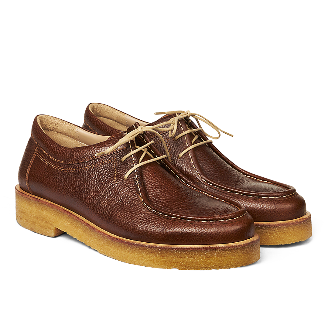 Casual lace-up shoes