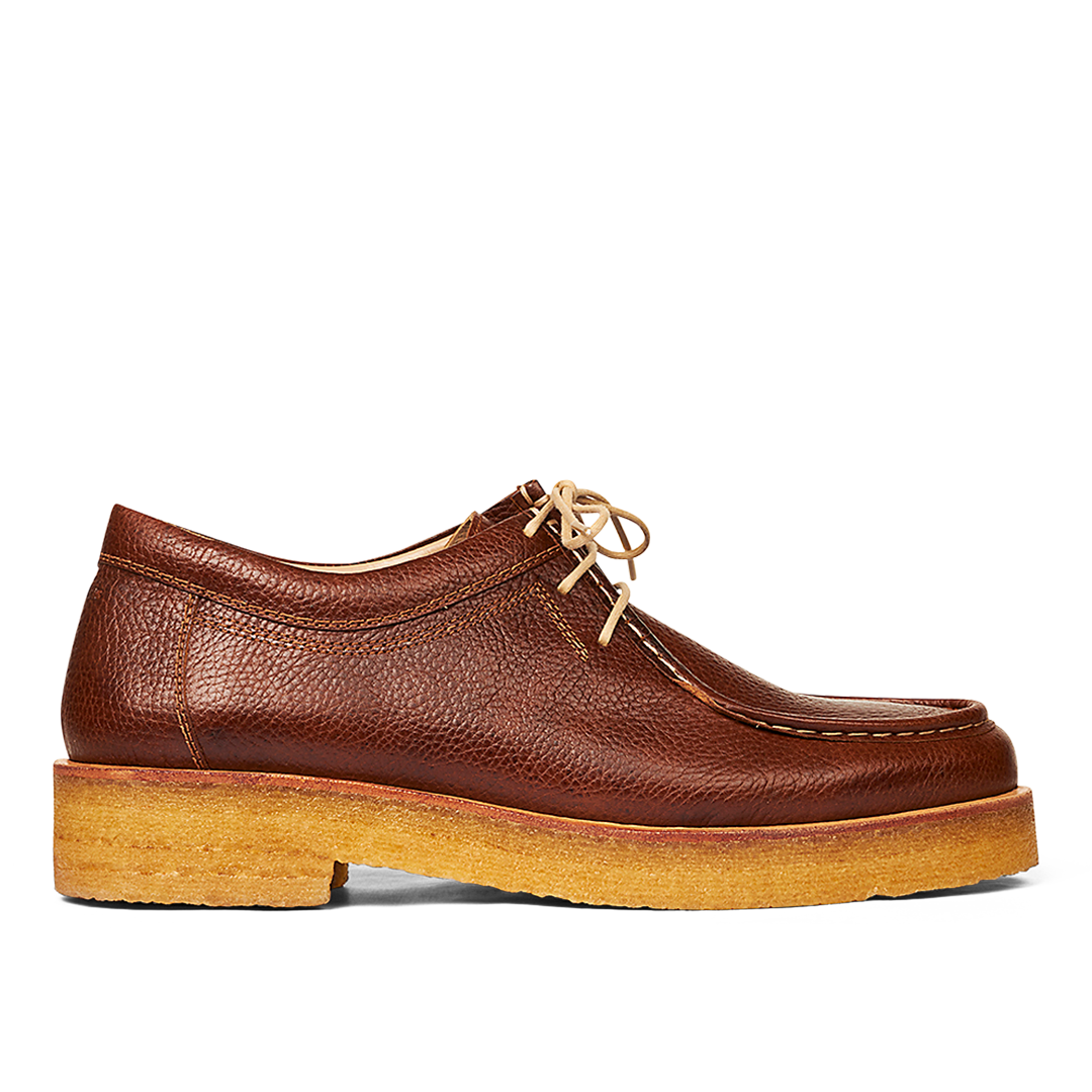 Casual lace-up shoes